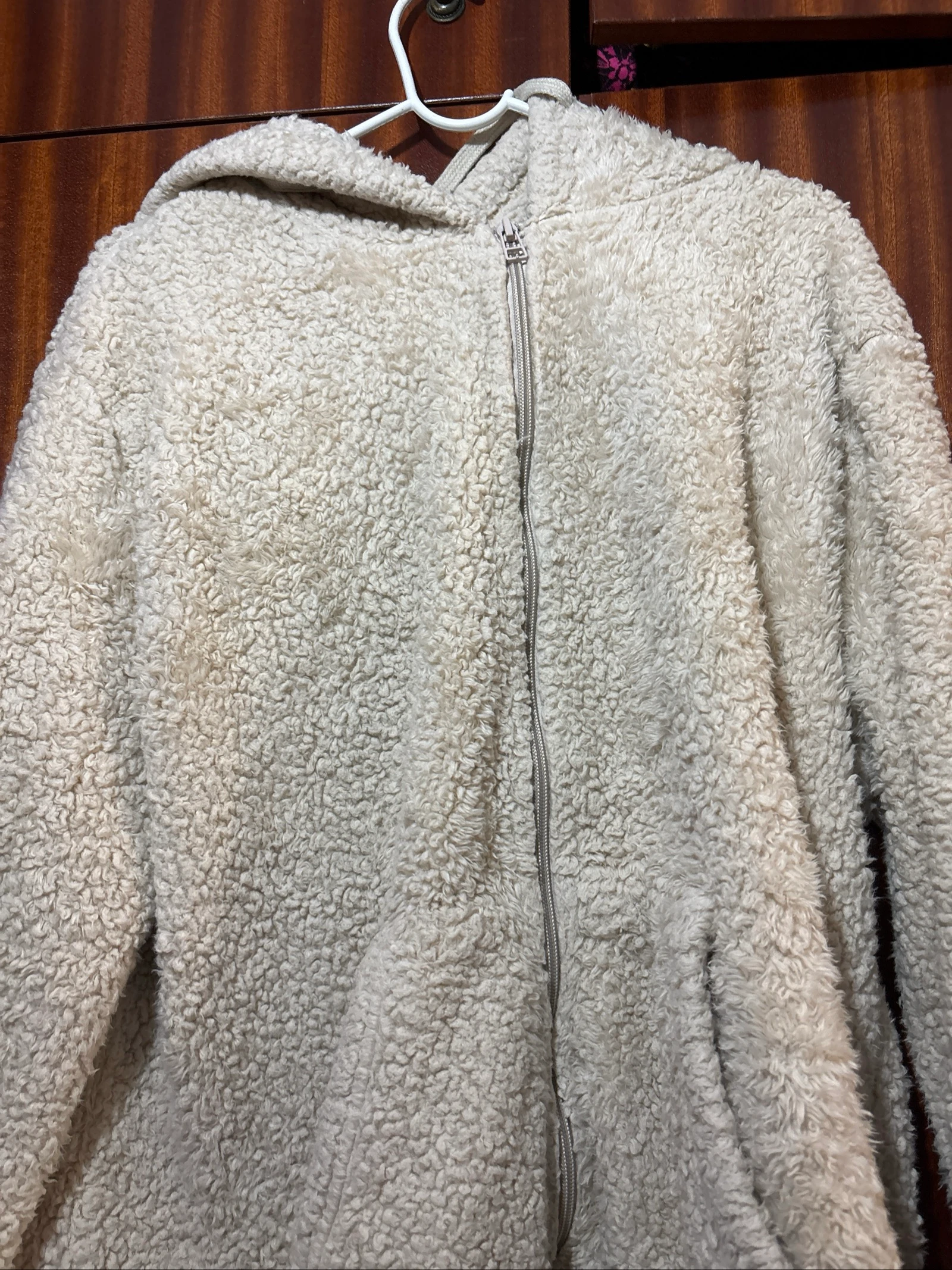 Casaco Fleece Teddy Off-White com Capuz e Zíper – photo 3